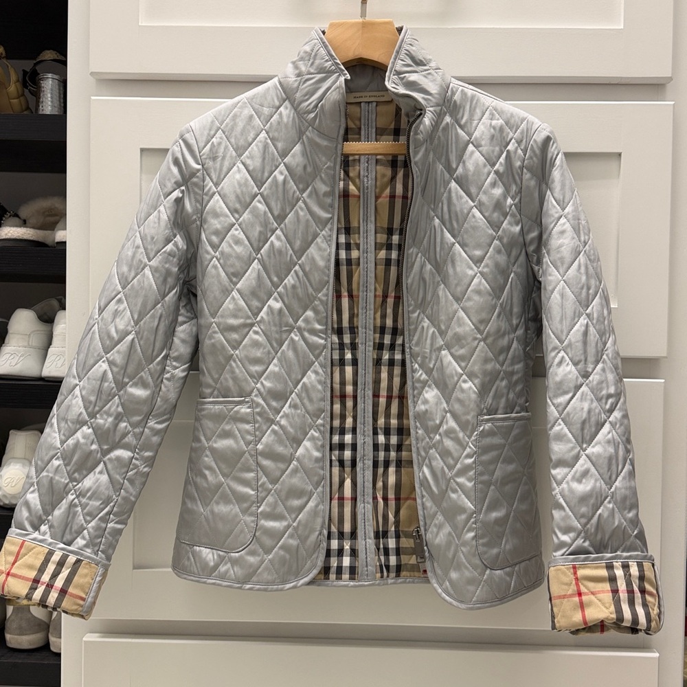 Burberry Light Gray Quilted Jacket with Iconic Plaid Lining - Picture 9 of 13